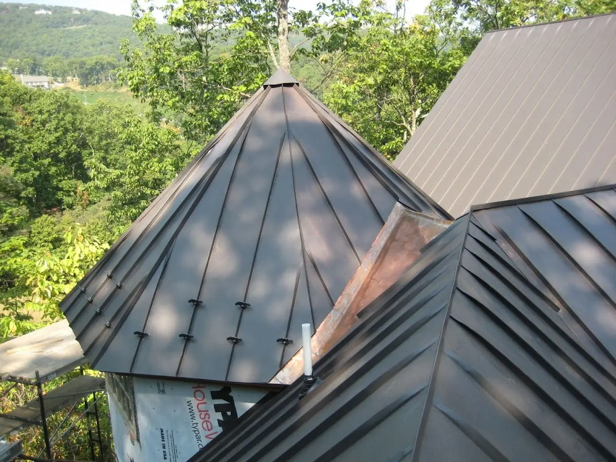 Professional Roof Tarp Installation by Craftsman Roofing in Quiogue